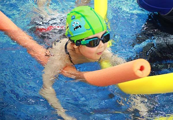 儿童游泳.jpg 儿童游泳.jpg