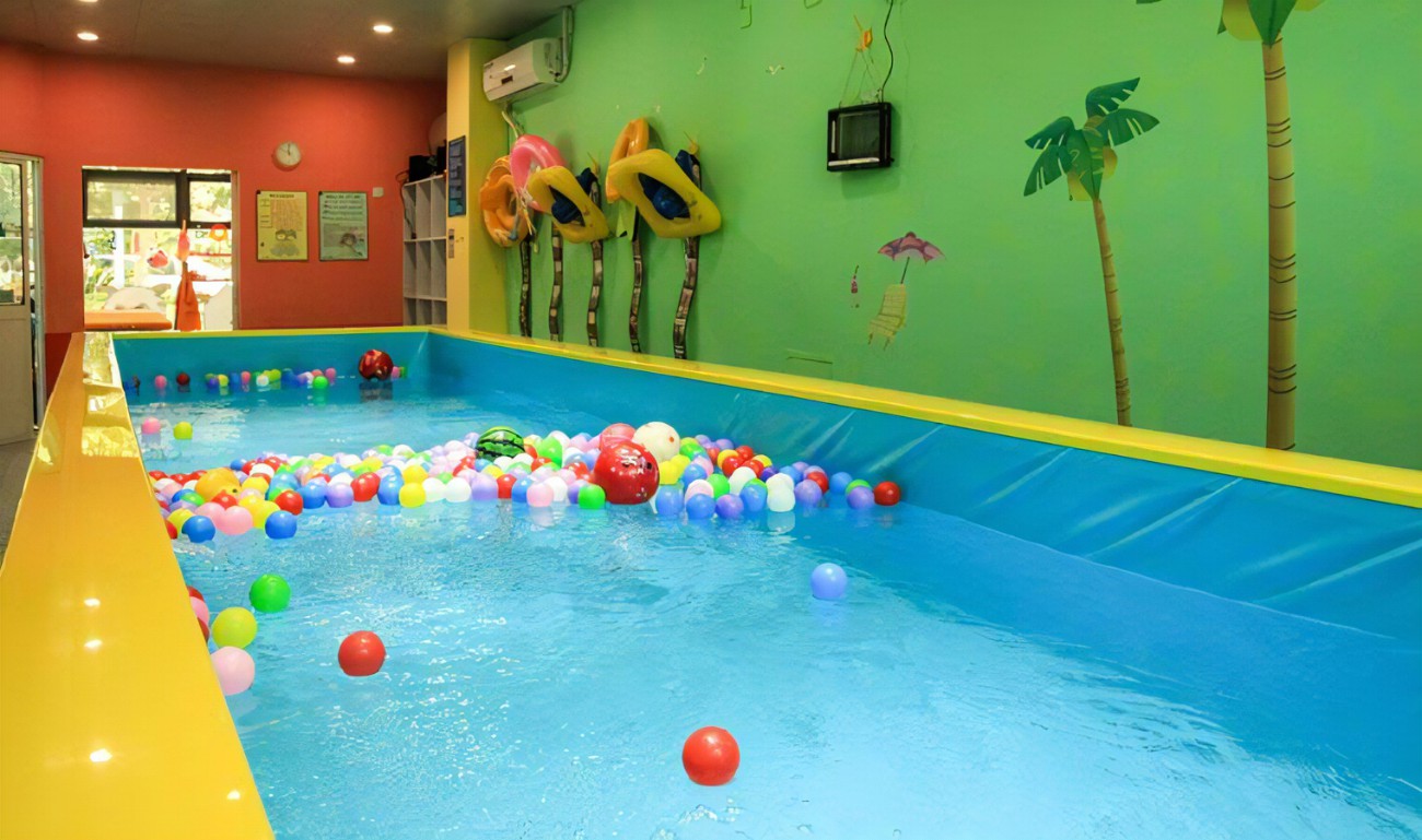 游泳池.jpg 游泳池.jpg