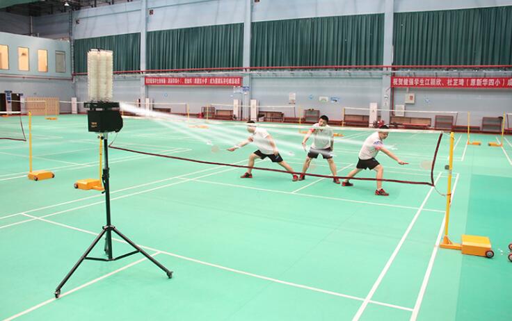 羽毛球发球机 羽毛球发球机