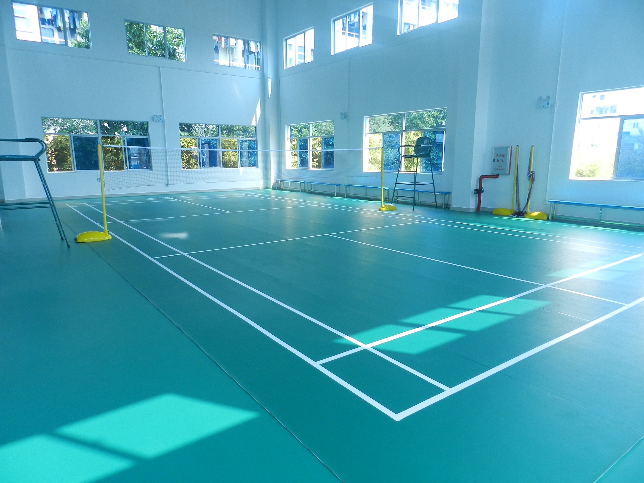 羽毛球场
